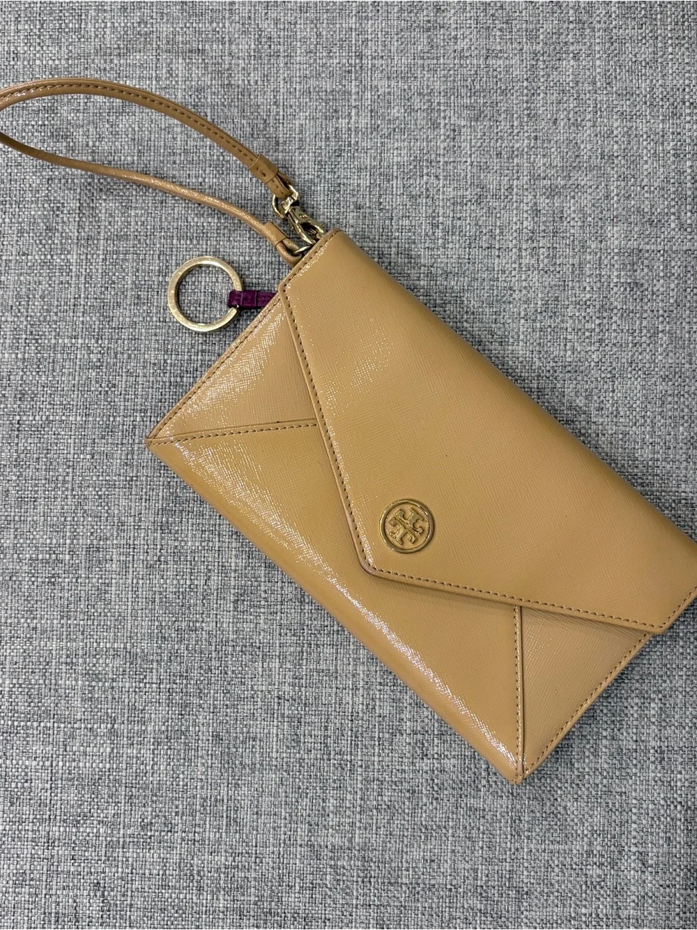 Tory Burch Beige Patent Leather Wristlet Clutch with Gold Logo